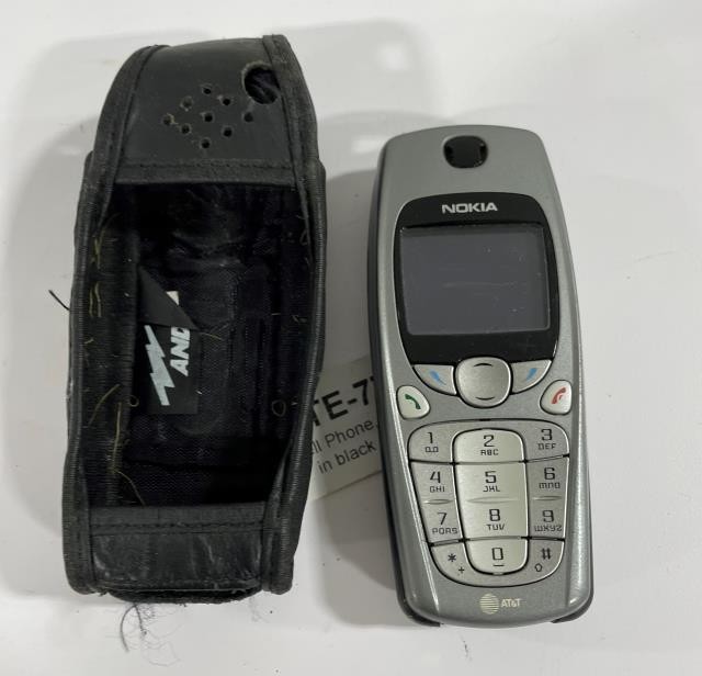 CELL PHONE-Sliver Nokia/AT&T In Black Case