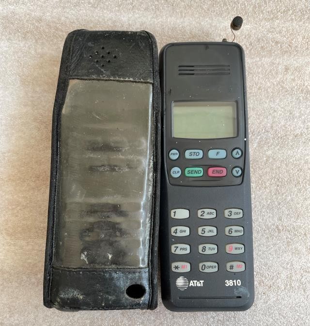 CELL PHONE- Black AT&T 3810 W/Case