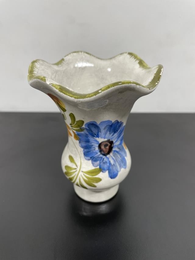 VASE-White w/Painted Flowers & Scalloped Edge