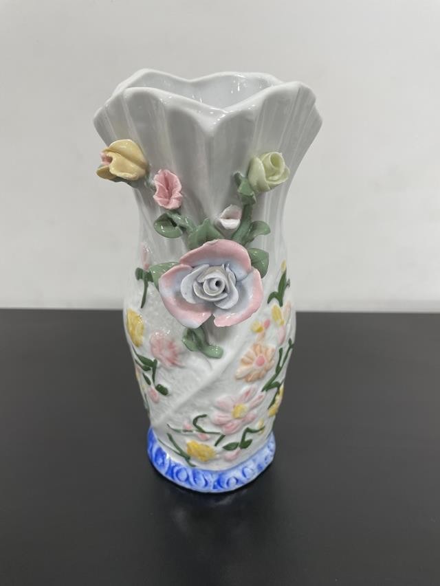 VASE-White Ceramic w/3 Dimensional Flowers & Flowers Painted