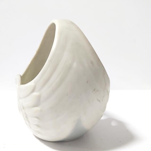 FIGURINE-Off White Ceramic Swan Basket