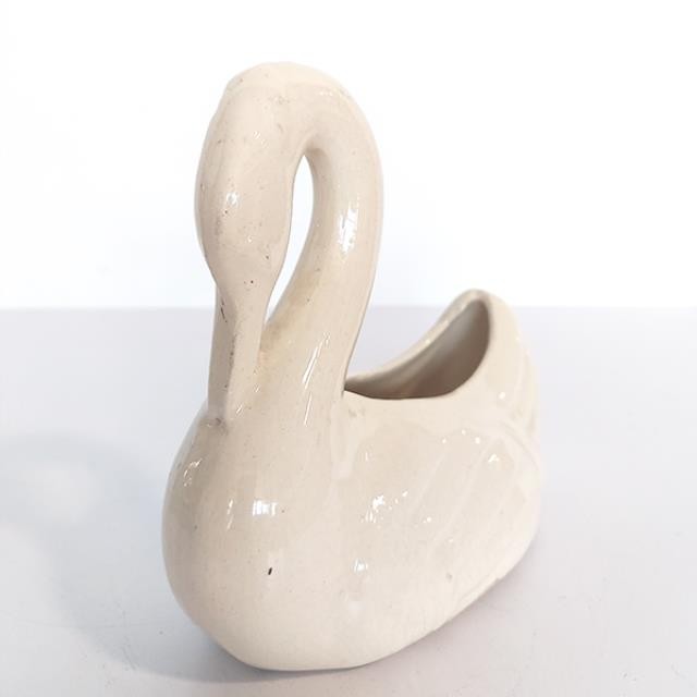 FIGURINE-Off White Swan