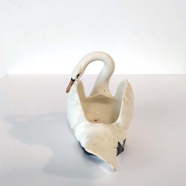 FIGURINE-White Swan w/Head on Side