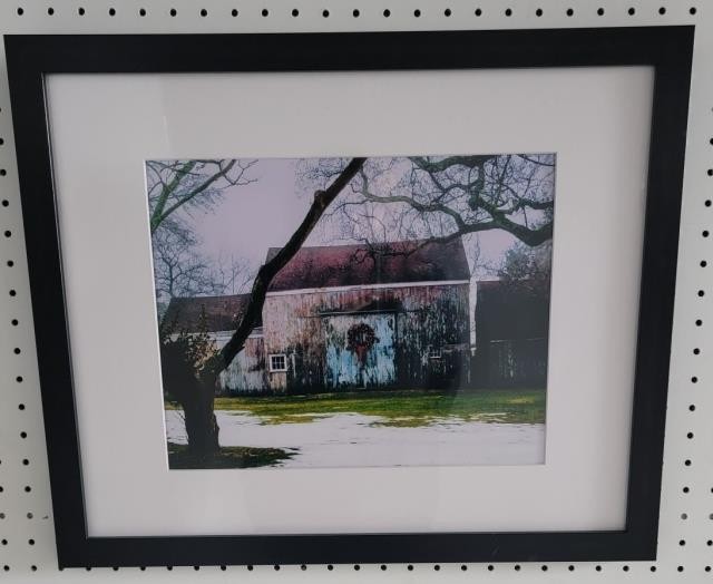 FRAMED PHOTOGRAPY-Weathered Barn W/Wreath