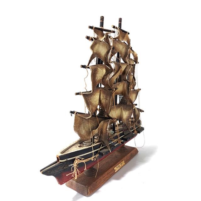 SHIP MODEL-Med. "Cutty Sark"-Black w/Red