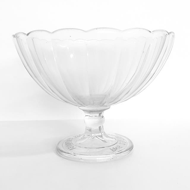 CANDY DISH-Shell Shaped Dish w/Scalloped Edge