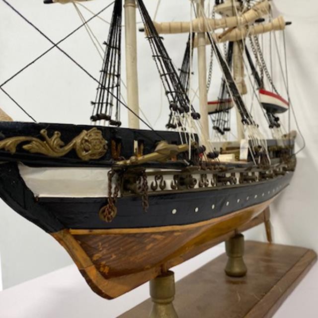 SHIP MODEL-Black/White 30 Gun Reefed Sail Galleon