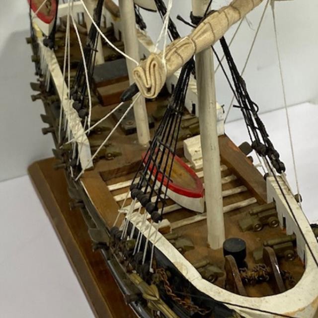 SHIP MODEL-Black/White 30 Gun Reefed Sail Galleon