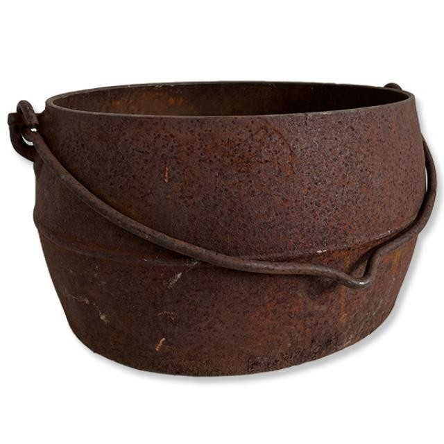 CAULDRON-Rusted Cast Iron w/Handle