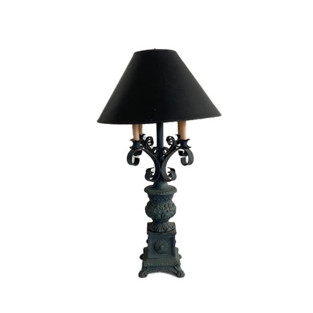 (60161893)Gothic Grey Metal Candelabra Table Lamp