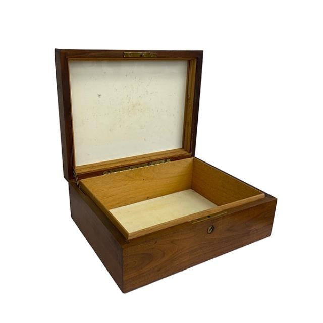 (52410681)BOX w|LID-Cherry Wood Box w|Brass Decal & Beveled Lid