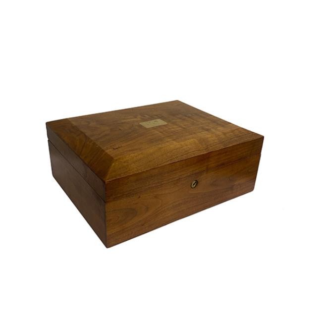 (52410681)BOX w|LID-Cherry Wood Box w|Brass Decal & Beveled Lid