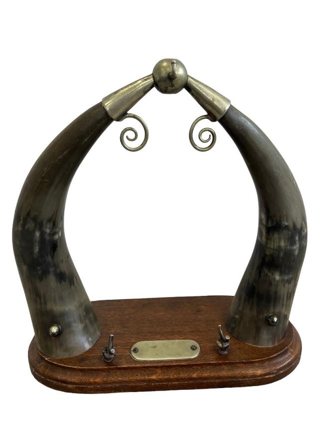MOUNTED ANIMAL HORNS-GONG STAND